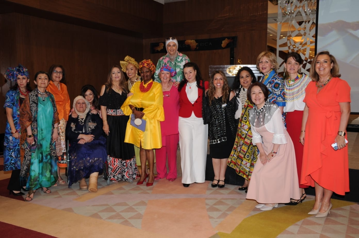  لقطة جماعية لعضوات مجموعة المرأة الدولية 