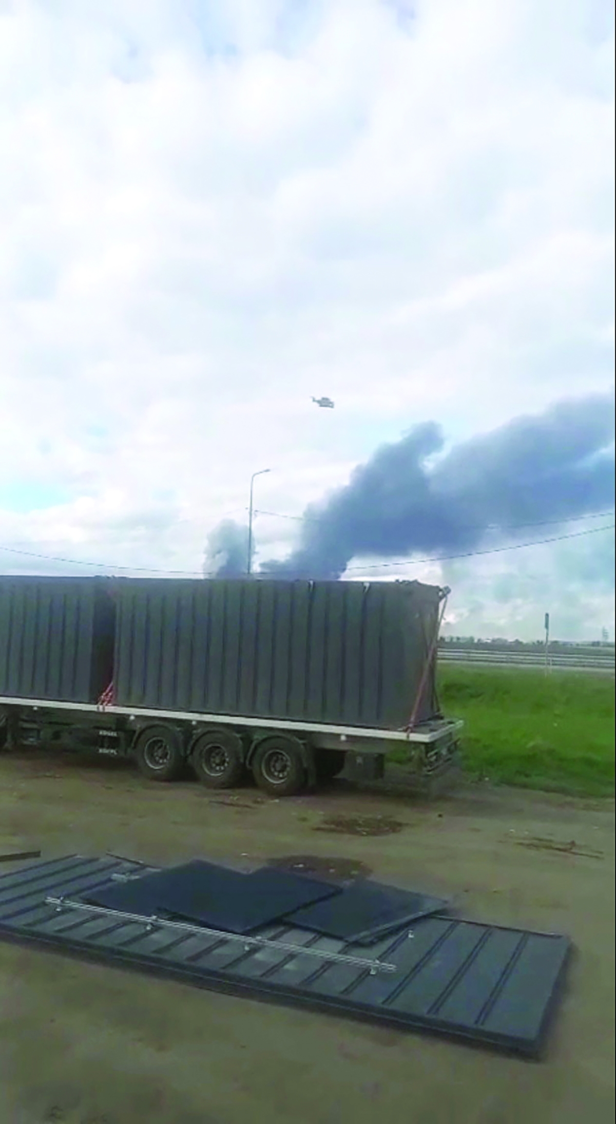 دخان هجوم بمسيّرة أوكرانية استهدف العمق الروسي الأحد (رويترز)