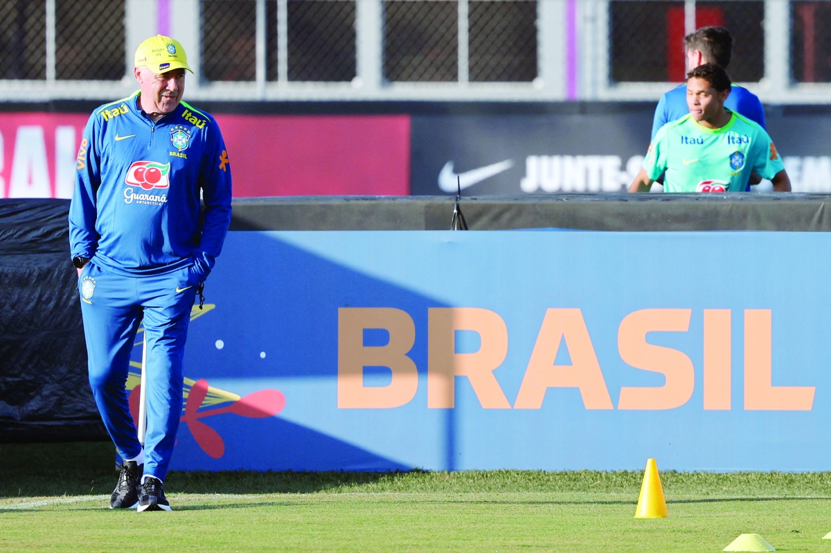 كارلو أنشيلوتي يقود أول تدريب لمنتخب البرازيل (رويترز)