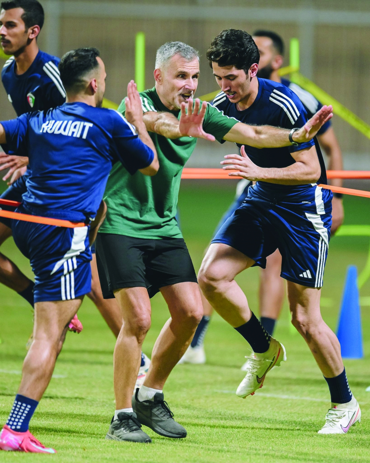 


لاعبو «الأزرق» يخوضون تدريبات قوية استعداداً لفلسطين 