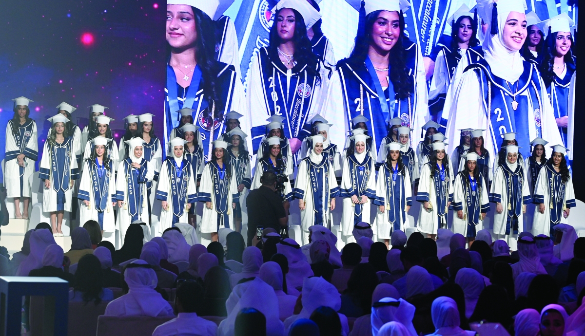 


لقطة للخريجات 