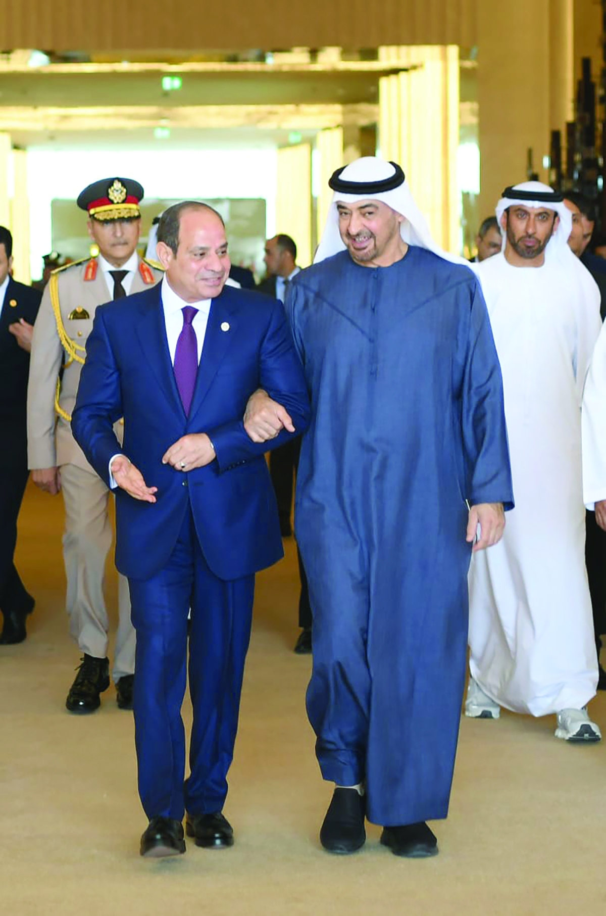 محمد بن زايد مستقبلاً السيسي في أبوظبي