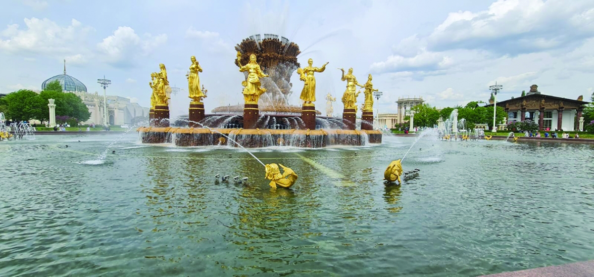 5النوافير الذهبية في حديقة «VDNKh»