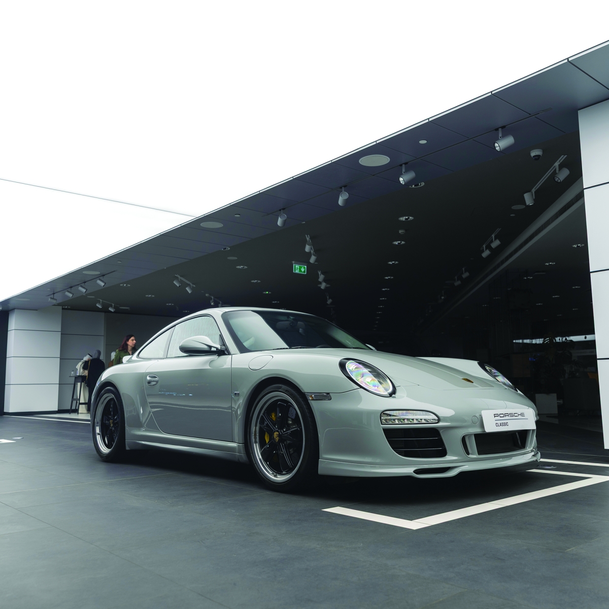 
«بورشه 997» سبورت كلاسيك باللون الرمادي الكلاسيكي