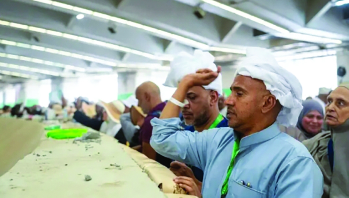 


حُجّاج يرمون الجمرات في مشعر منى	 (واس) 