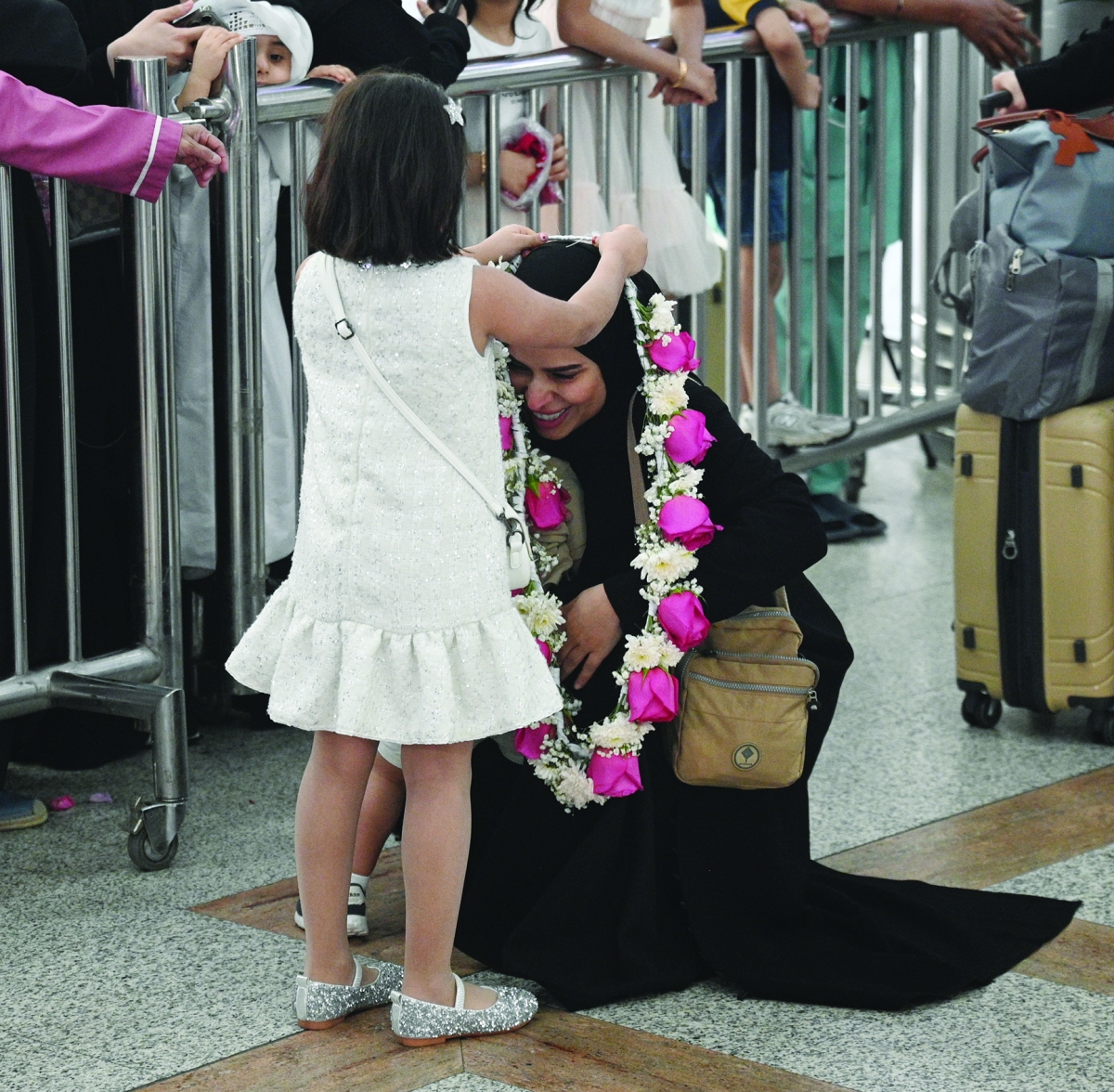 


طوق من الورد للحاجة 