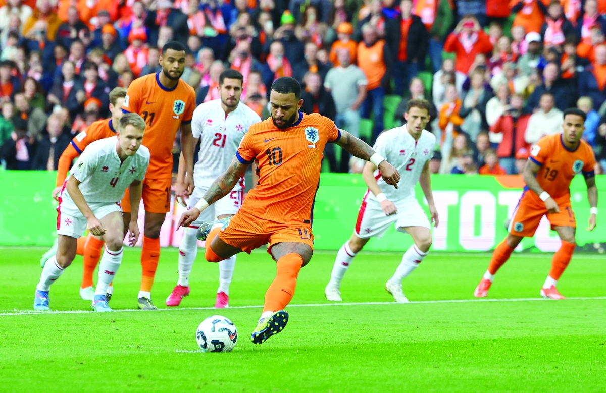 


ممفيس ديباي مسجلاً من ركلة جزاء في مرمى مالطا	 (رويترز) 