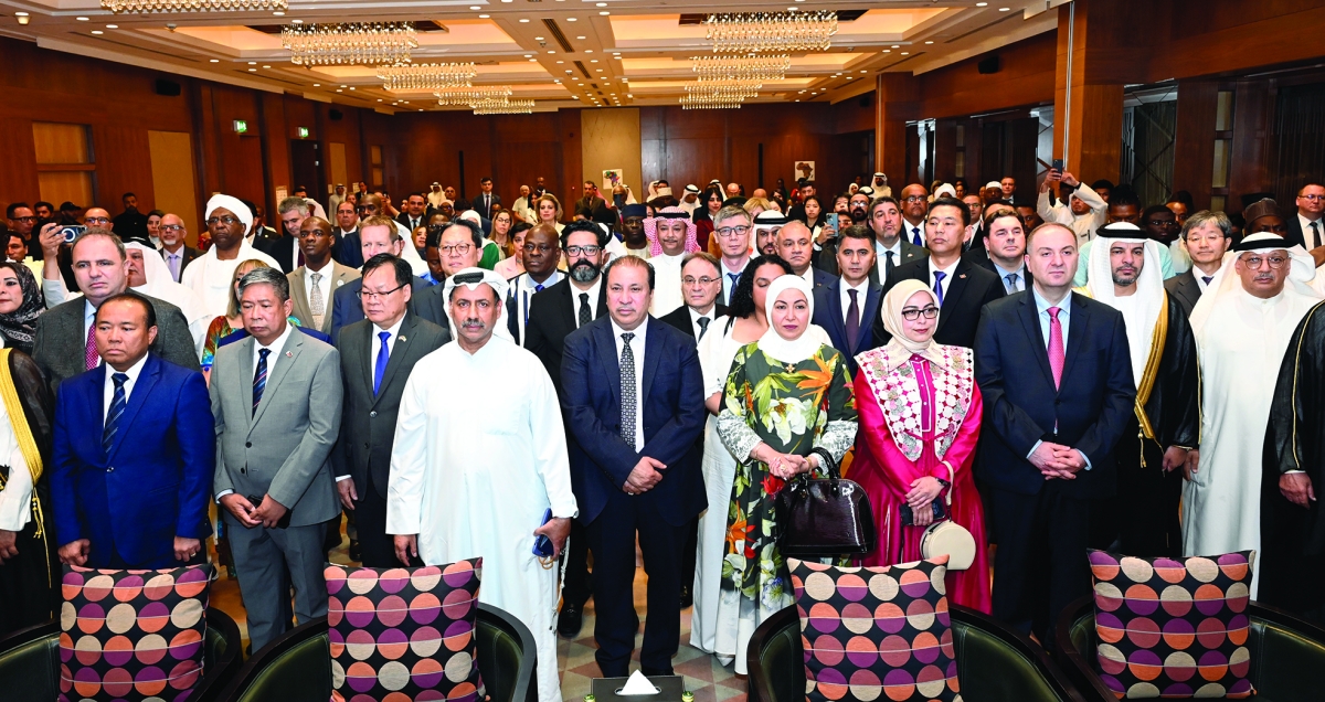 


حضور دبلوماسي كبير 