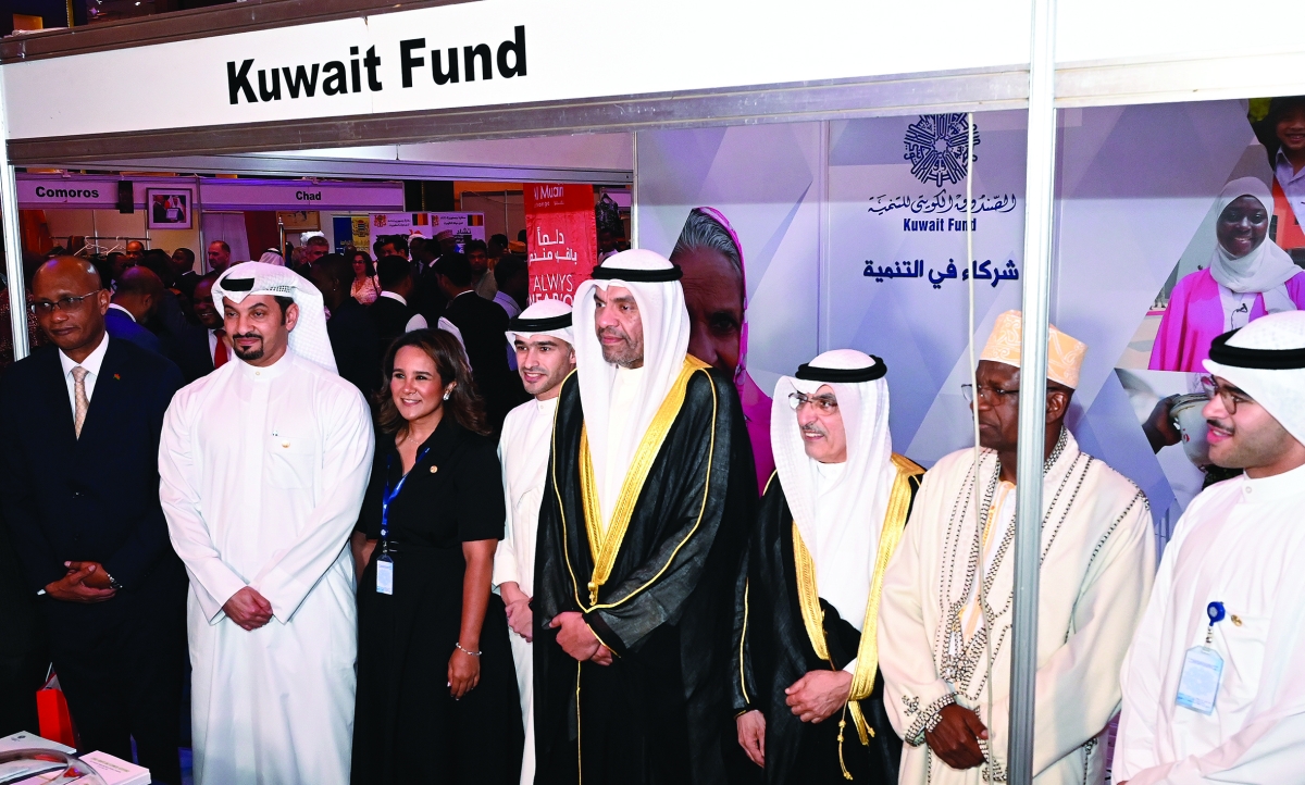 


وزير الخارجية في زيارة جناح الصندوق الكويتي بـ«يوم أفريقيا» 