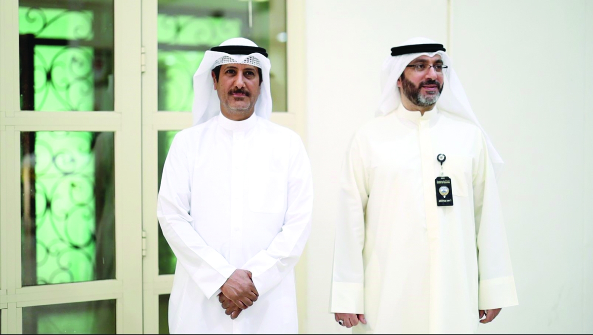 


مدير منطقة العاصمة لدى تفقده ثانوية جاسم الخرافي 