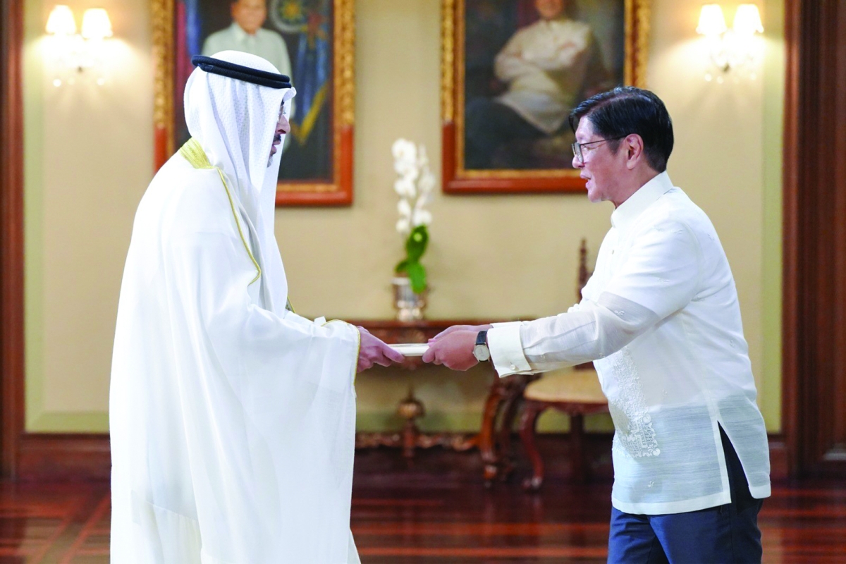 


الرئيس الفلبيني يتسلم أوراق اعتماد السفير النيباري 