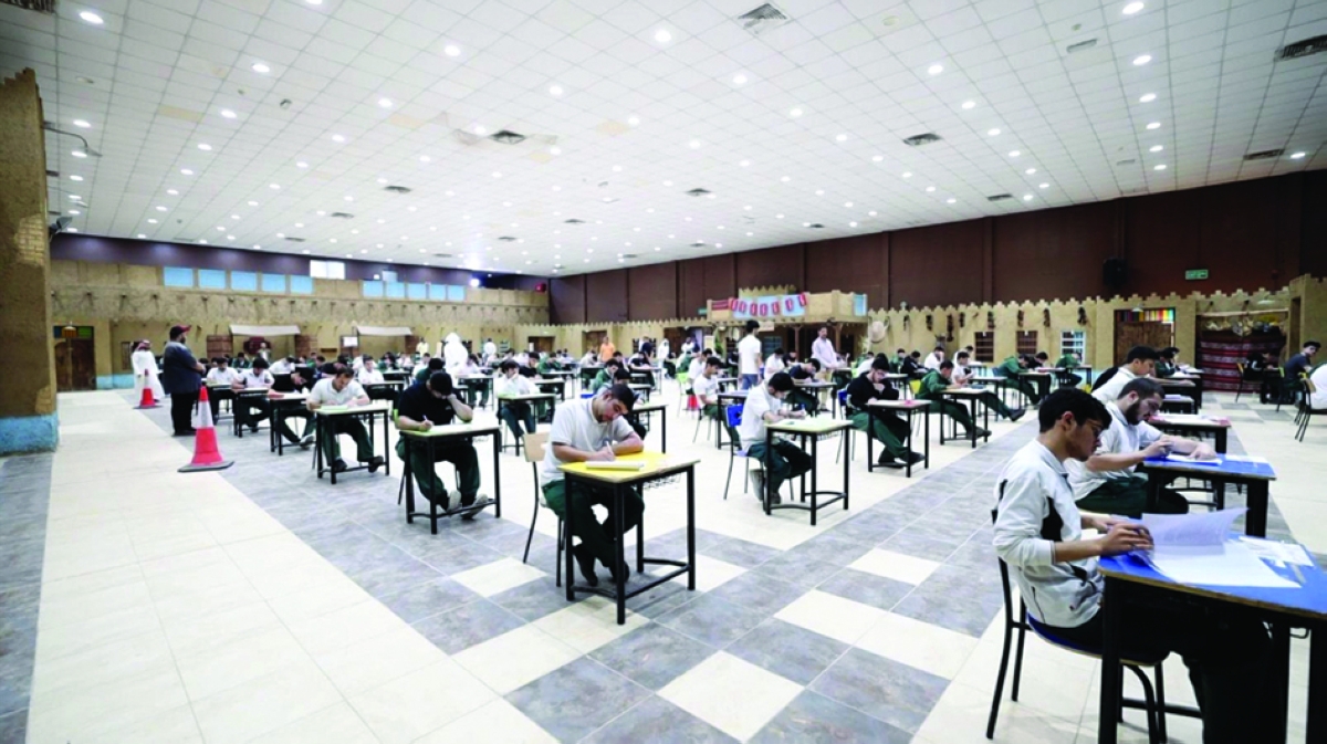 


طلبة الثاني عشر في اليوم الثاني للاختبارات 