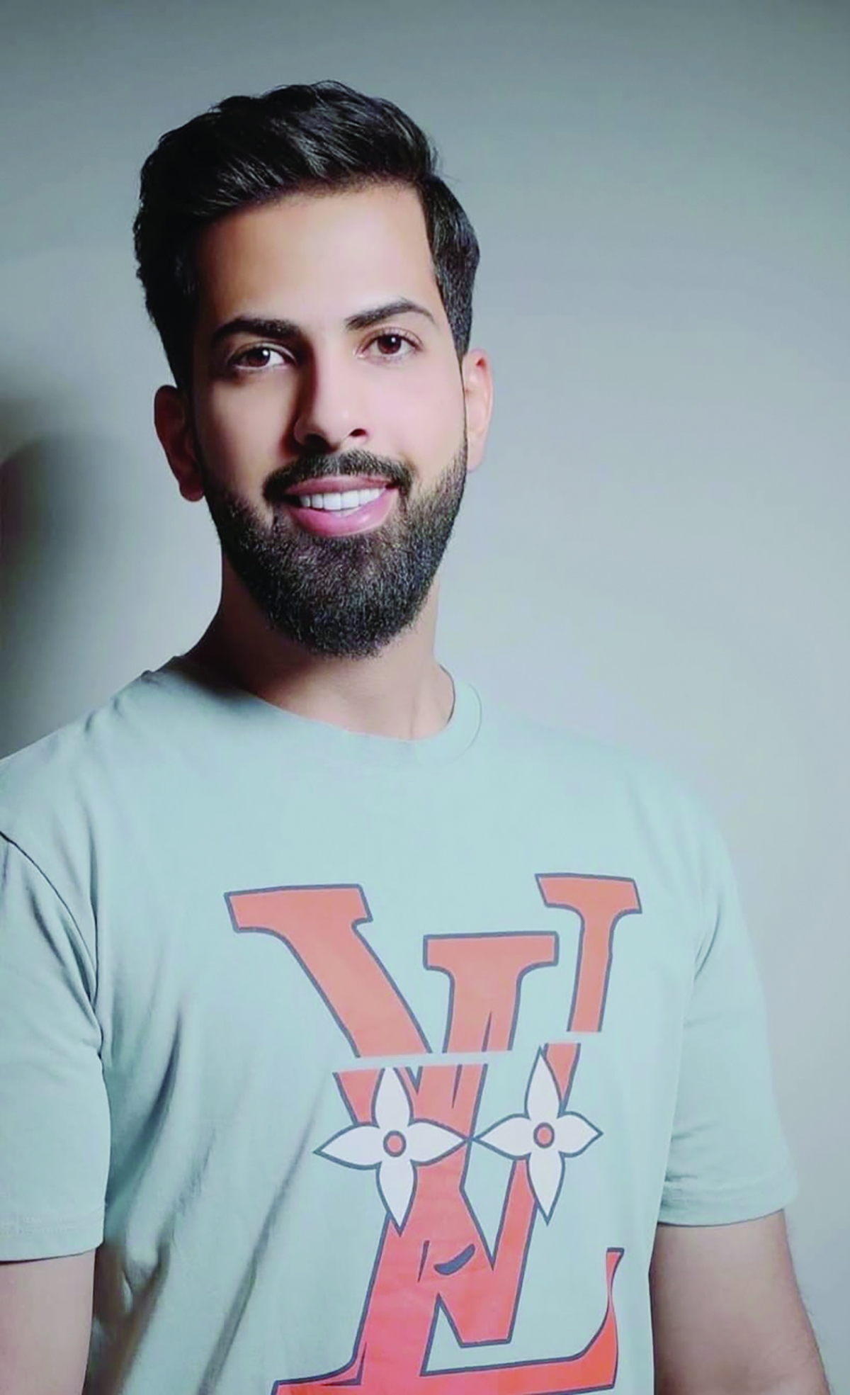 


طارق الحارثي 