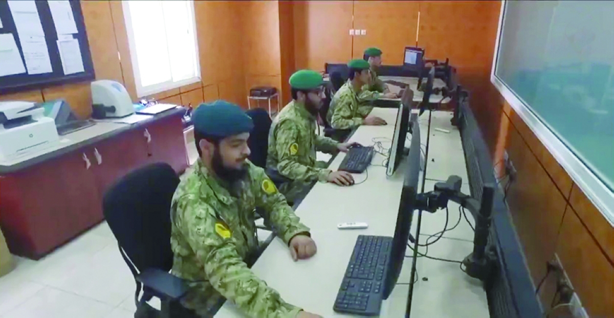 


جانب من أعمال مركز الرصد الإشعاعي والكيماوي بالحرس الوطني 