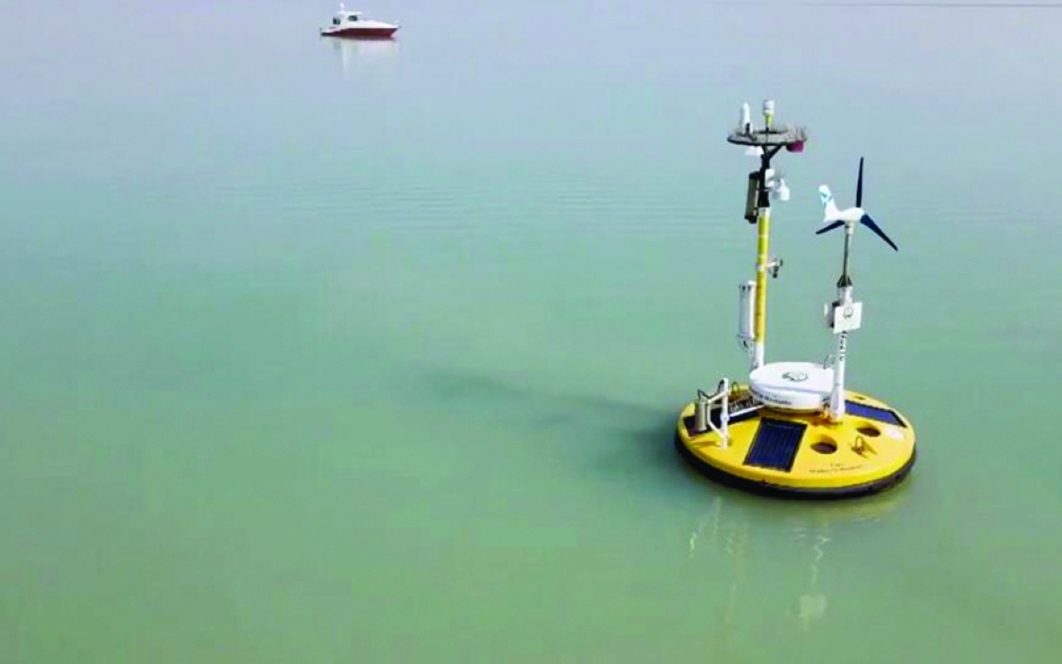 


إحدى محطات الرصد البحرية 