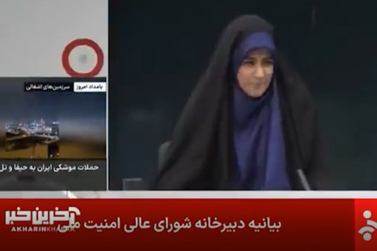 لحظة استهداف التلفزيون الإيراني خلال البث المباشر