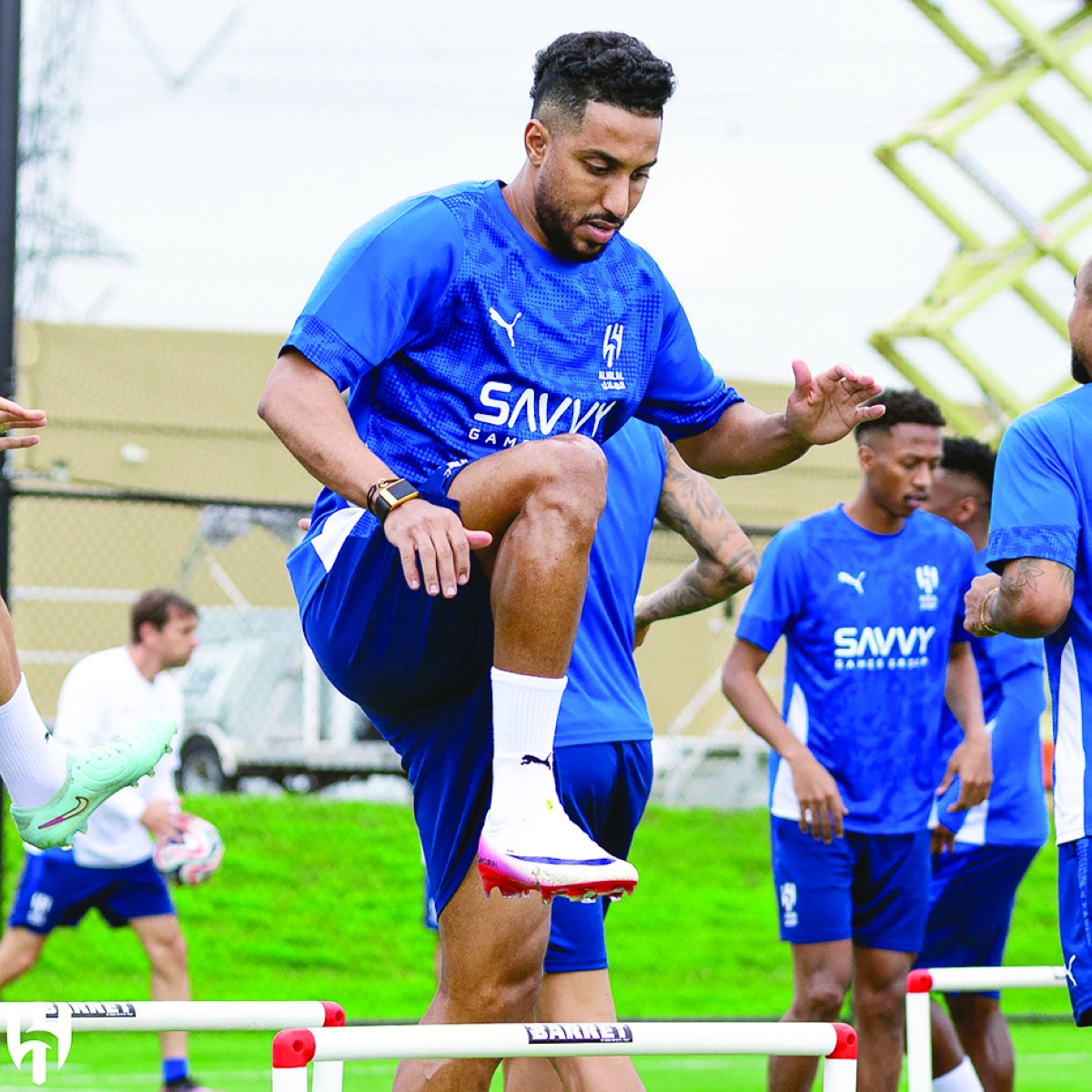 نجم الهلال سالم الدوسري خلال المران الأخير