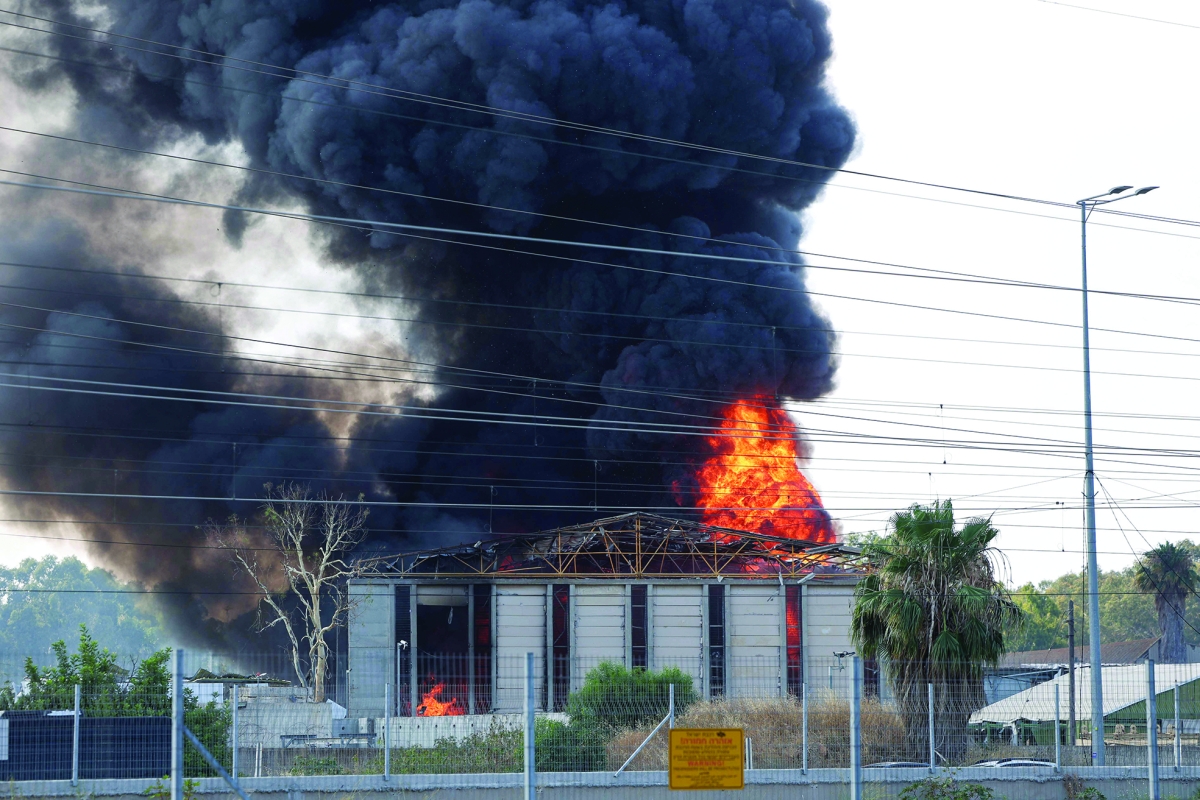 


النيران تلتهم منشأة حيوية في هيرتسليا قرب تل أبيب   	         (أ ف ب) 