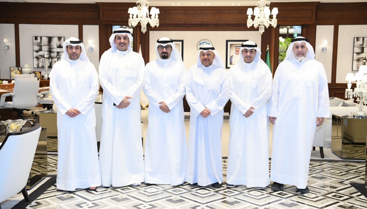 المحافظ ووفد الجمعيات التعاونية