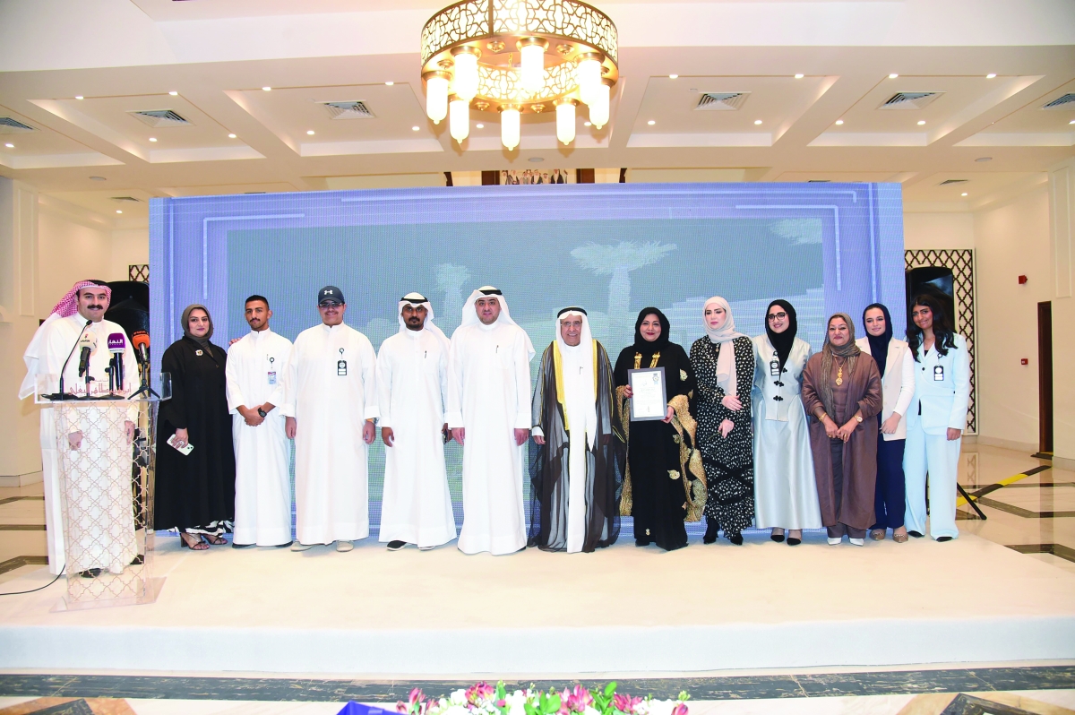 


المشاركون في الاحتفالية في لقطة جماعية 