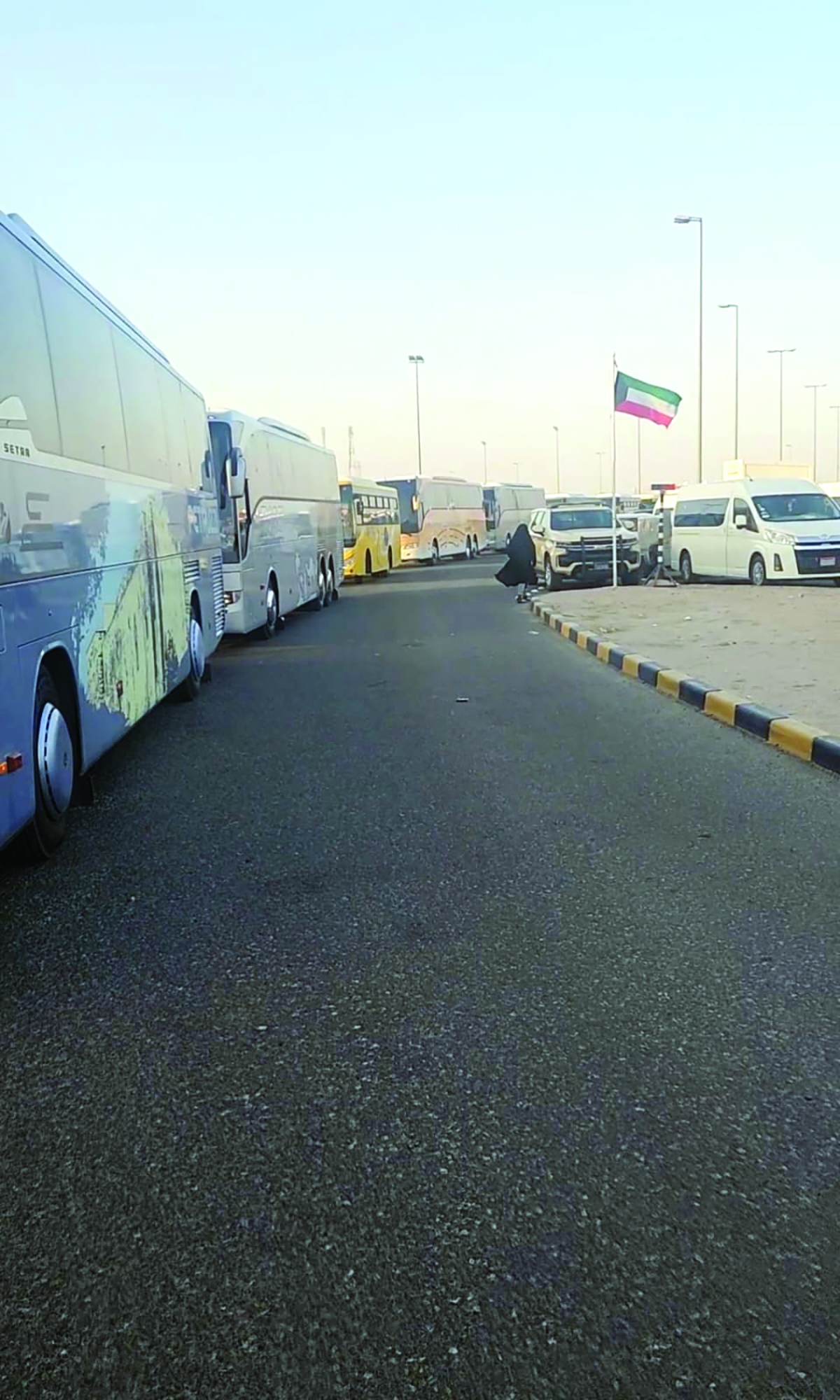 الحافلات في طريقها إلى الكويت