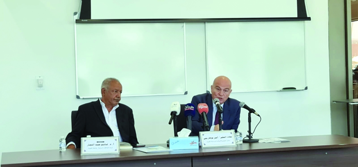 السفير الكرواتي مع الدكتور غانم النجار خلال المحاضرة 