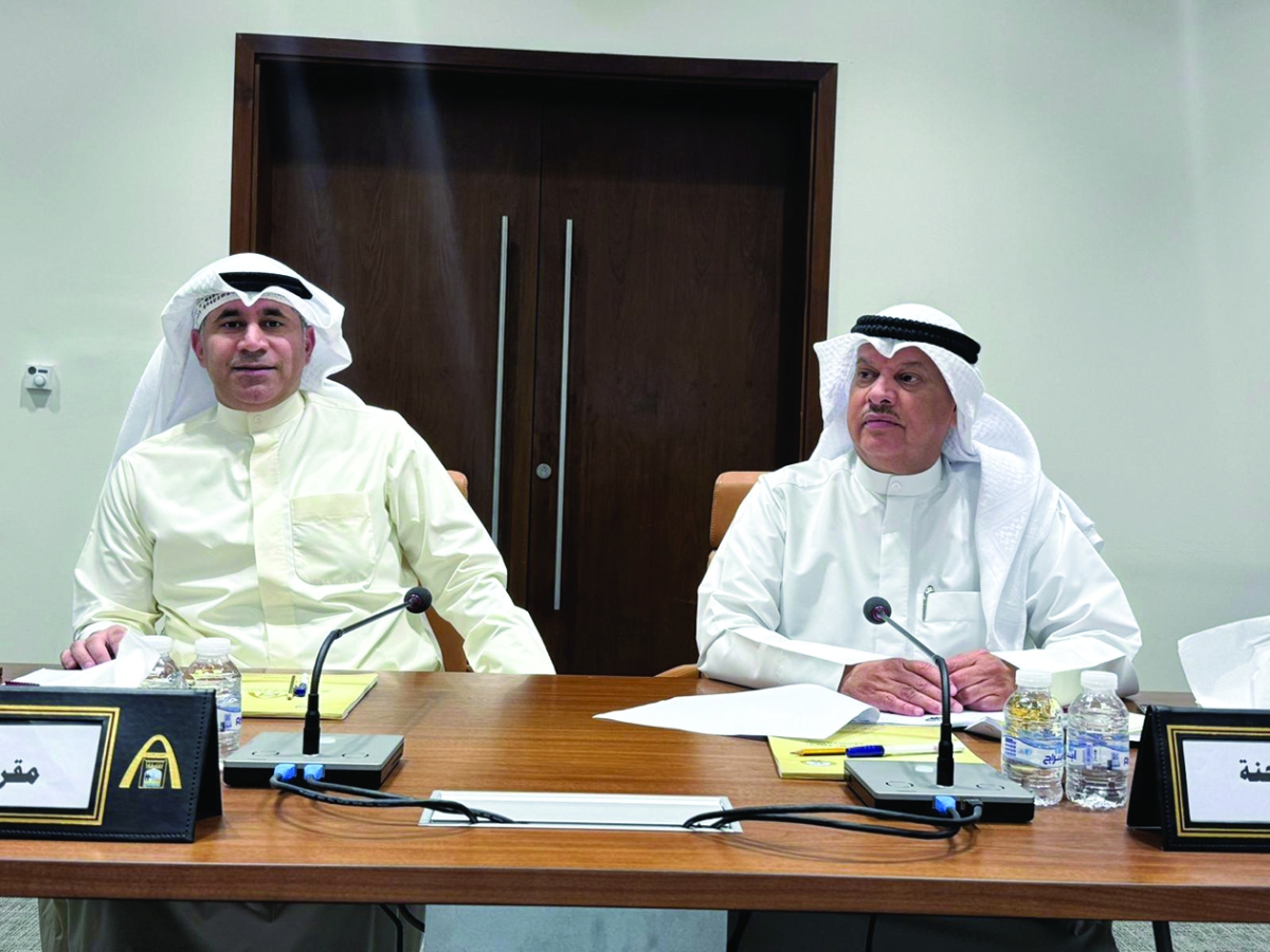 نصار بن مهيني وسعود الكندري في الاجتماع