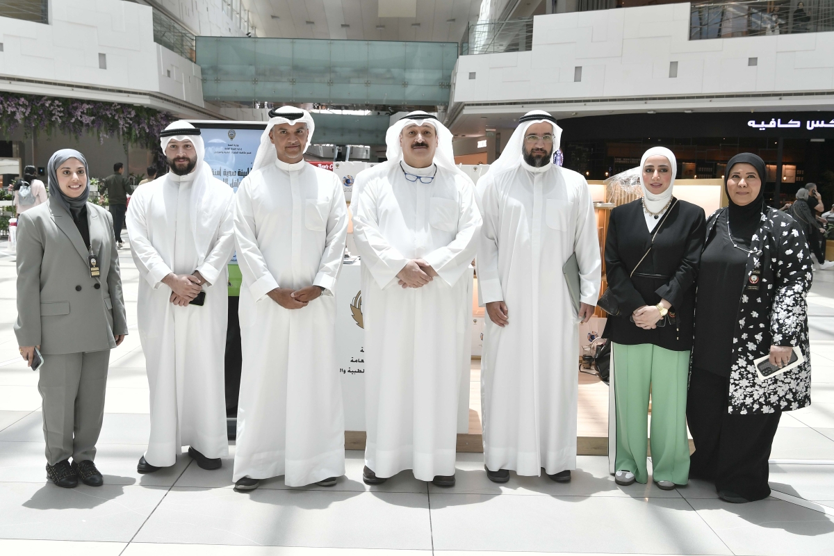 العوضي وقيادات الصحة في الحملة (كونا) 