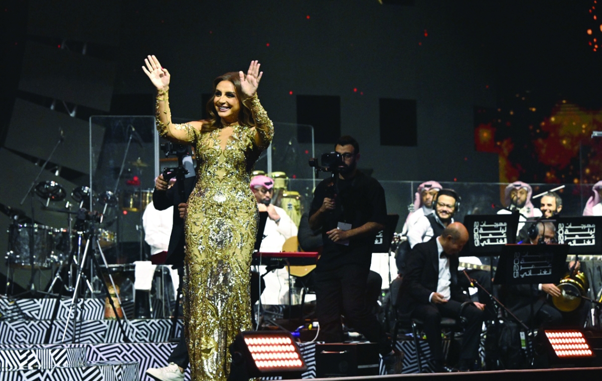 


أنغام تُحيّي جمهورها 