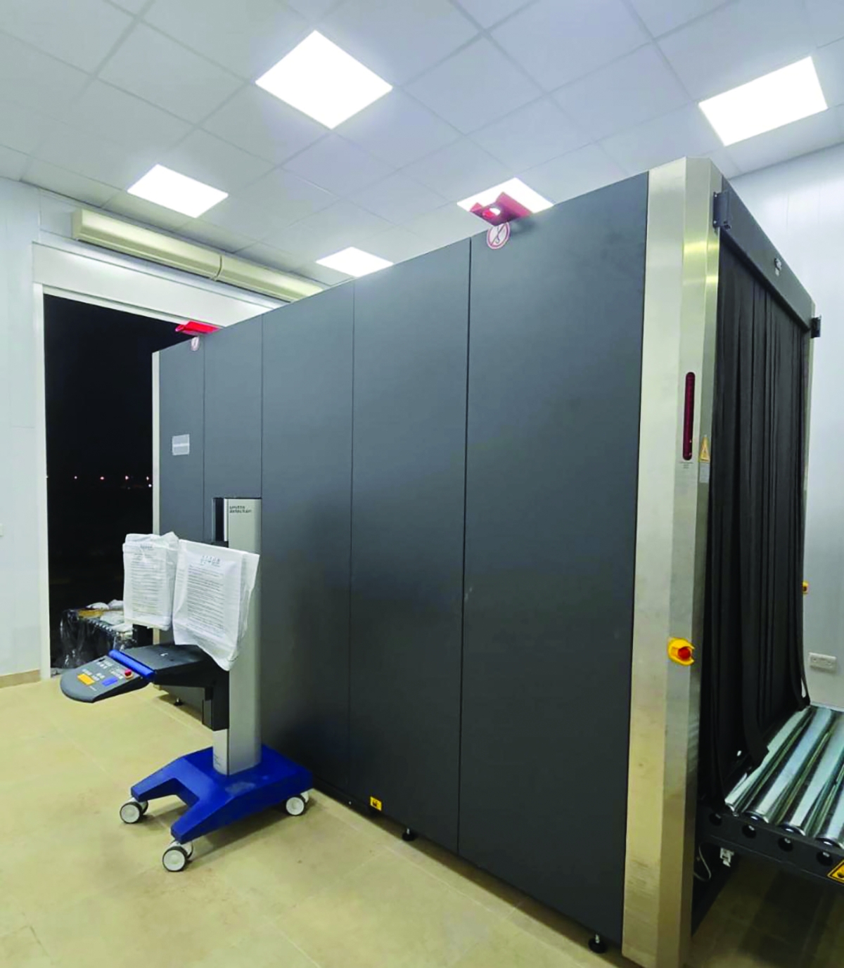 لقطة جانبية للجهاز