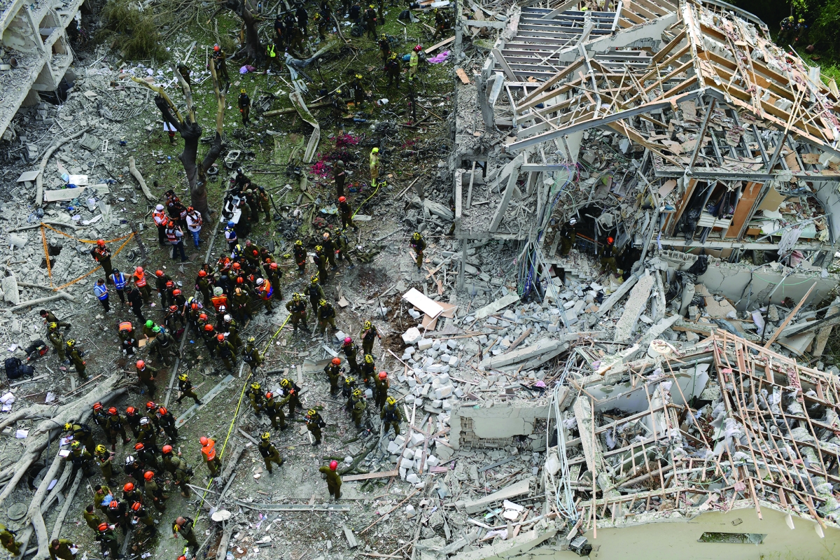 


أضرار قصف صاروخي إيراني في تل أبيب 	(شينخوا) 