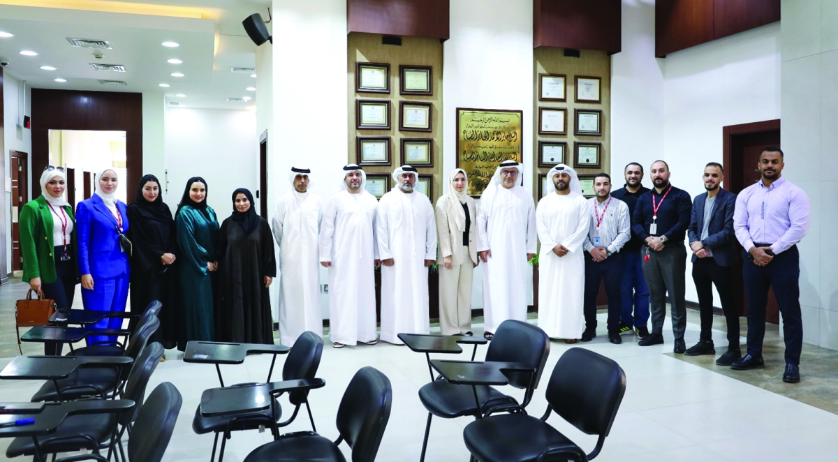 


السفير النيادي وأعضاء السفارة 