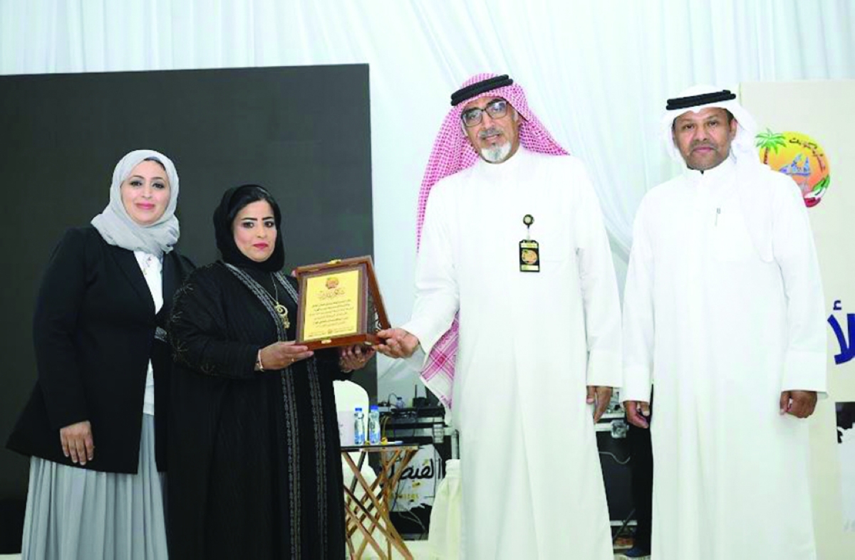 


تكريم شريفة الرشيدي    	       (تصوير سعود سالم) 