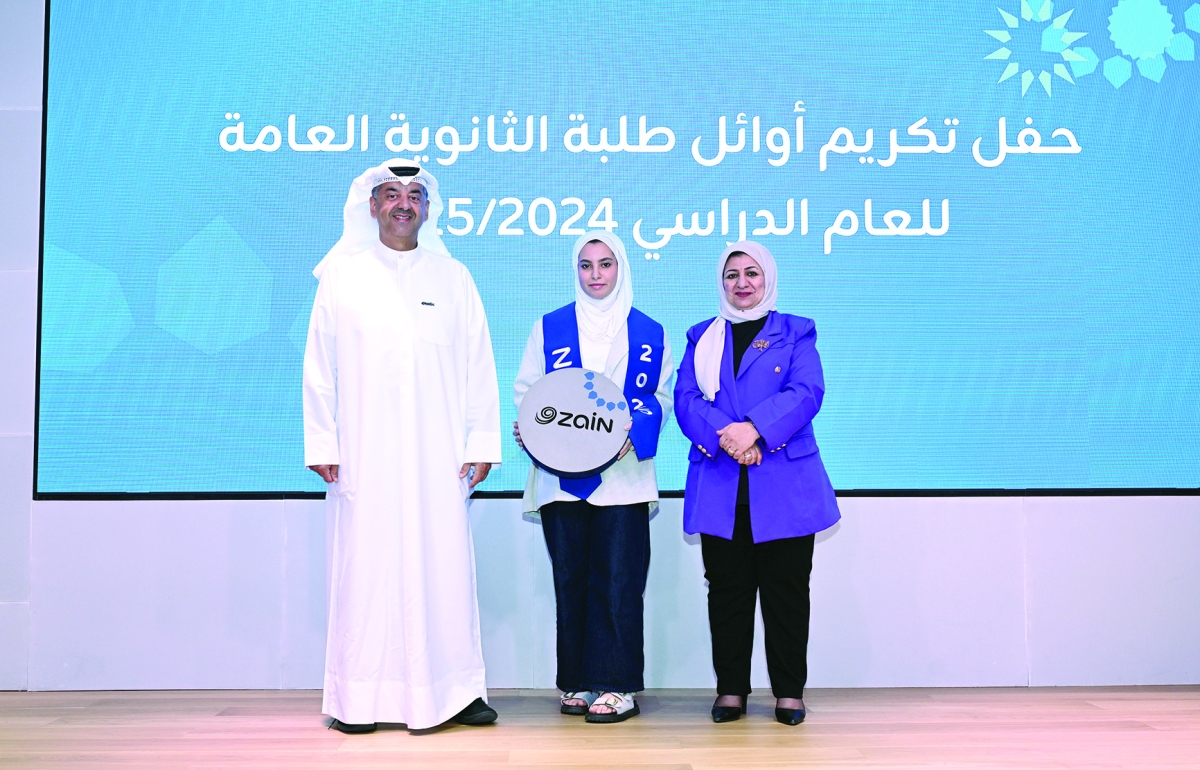 


الاحتفاء بطالبة متفوقة 