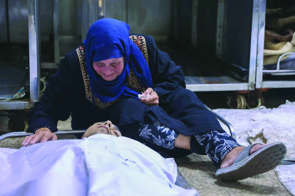 


امرأة فلسطينية تنعى جثمان قريب لها استشهد على شاطئ غزة 	 (أ ف ب) 