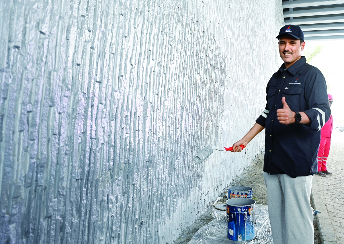 محافظ الأحمدي يشارك في الصبغ 