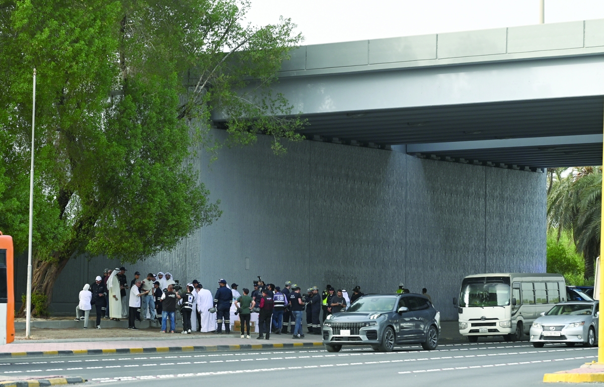جولة لمحافظي الأحمدي ومبارك الكبير لطلاء الجسور 