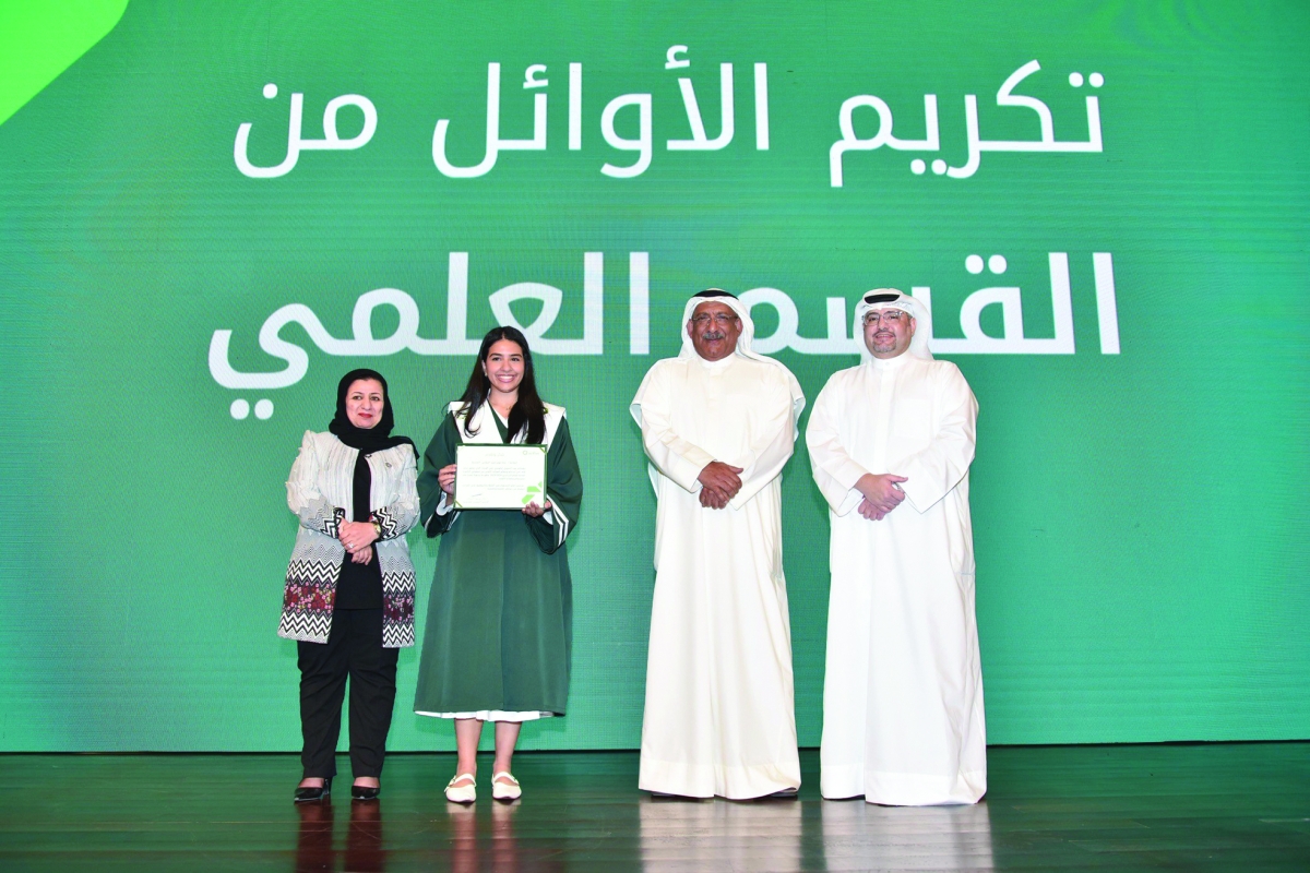 


تكريم متفوقة 