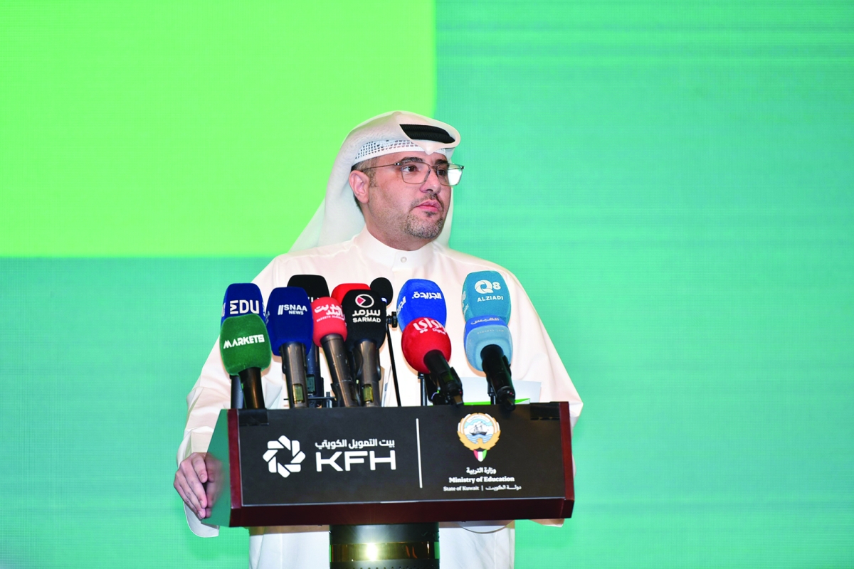 


يوسف الرويح متحدثاً في حفل التكريم 