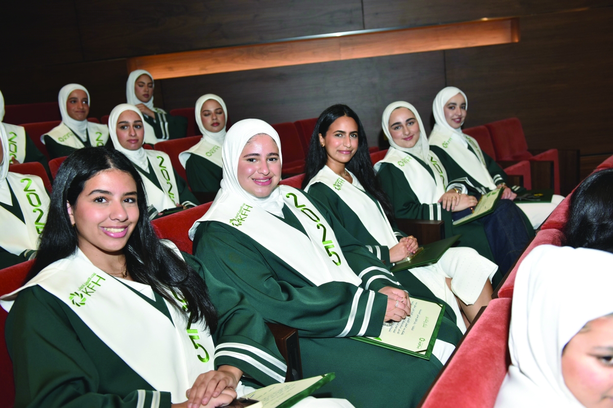 


مجموعة من المتفوقات 