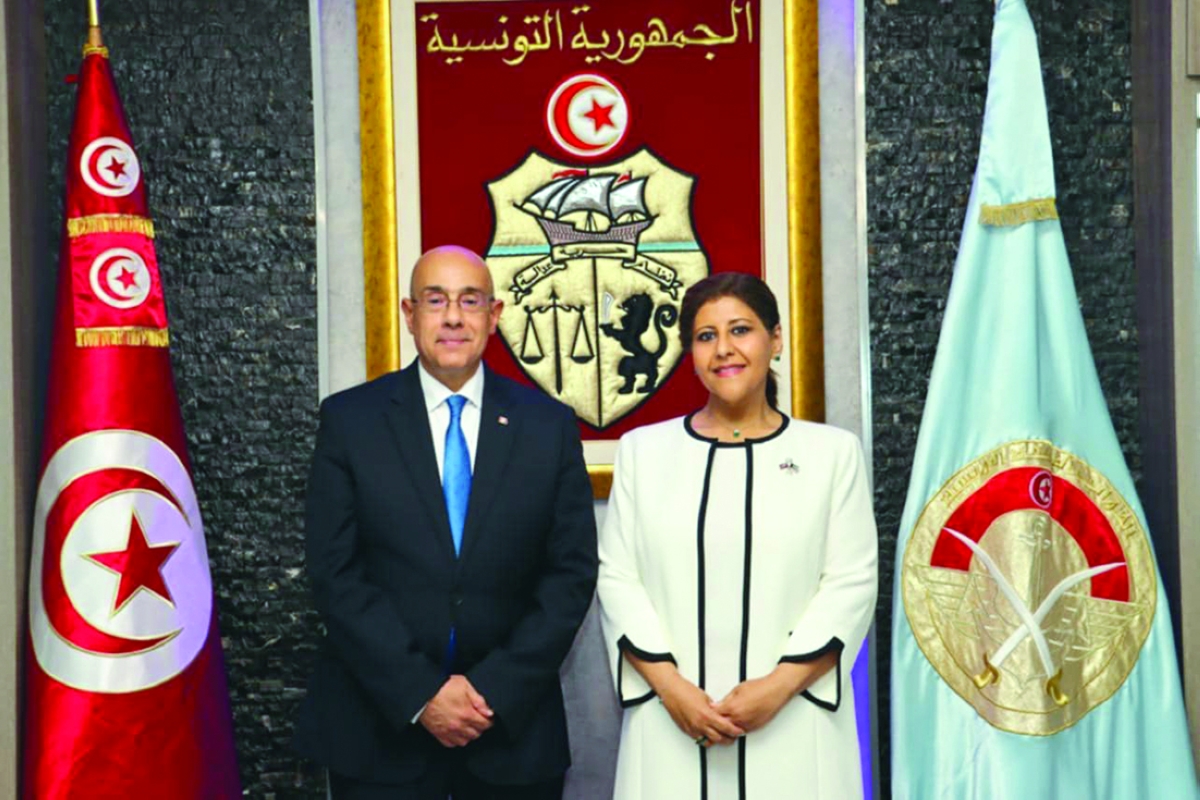 


جواهر الدعيج ووزير الدفاع التونسي 