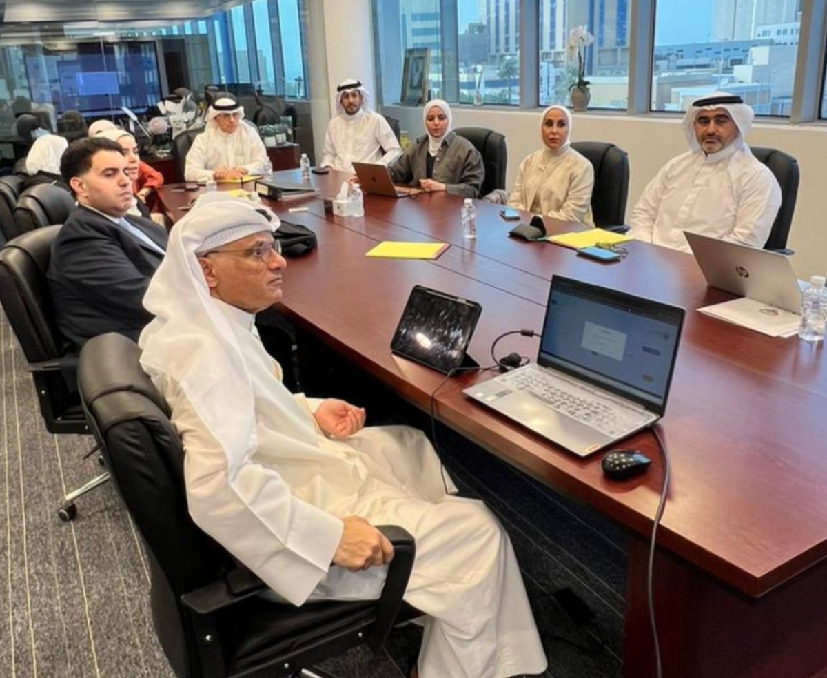 وزير التعليم العالي متابعاً عملية التدقيق