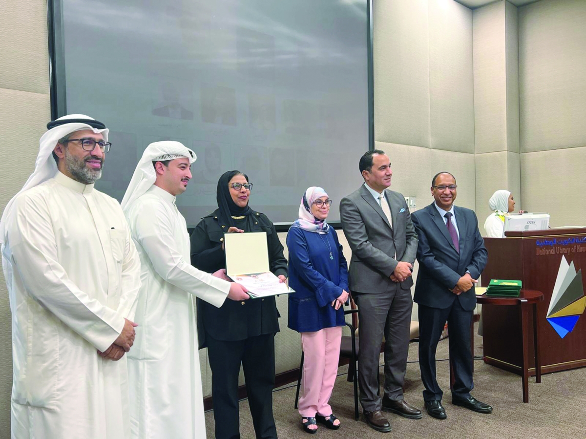 


تكريم الفائزة الأولى هداء التوحيد 