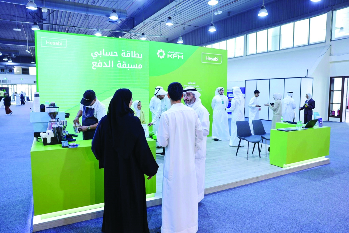 


جناح «بيت التمويل» في المعرض 