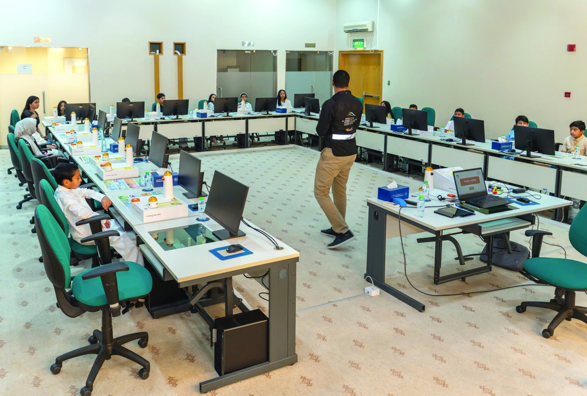 جانب من المعسكر التدريبي لأبناء عاملي وكالة كونا