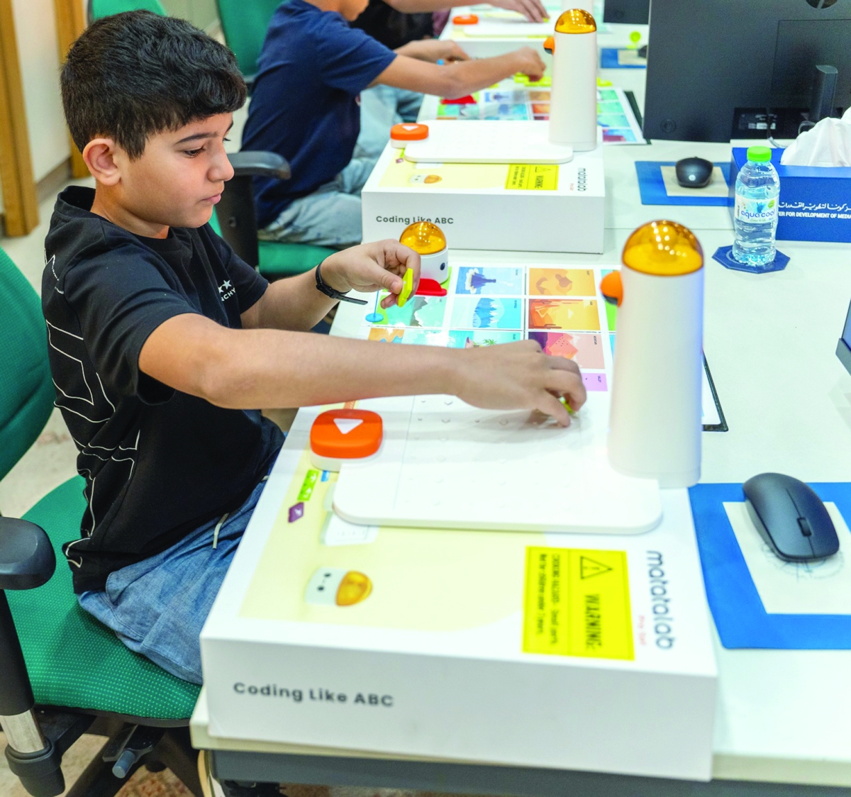 مشاركة أحد الأطفال في المعسكر