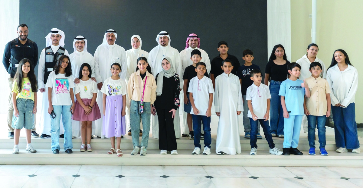 صورة جماعية للأطفال المشاركين مع ممثلي الجهتين 