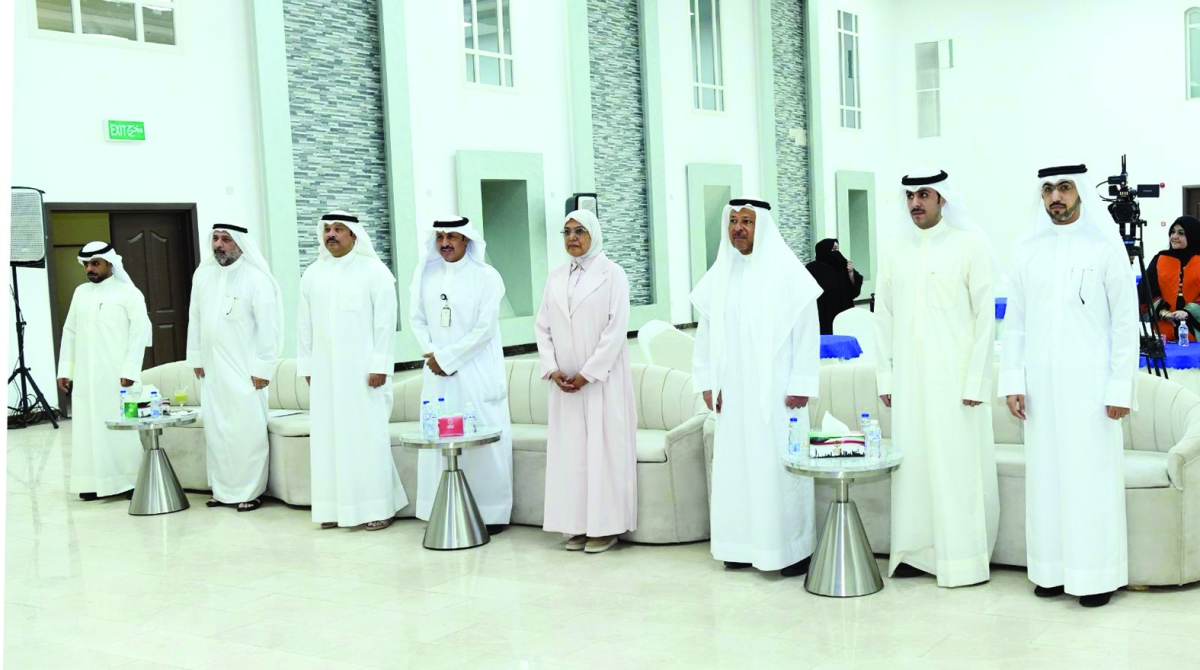 المُحافظ مُتوسّطاً الحضور