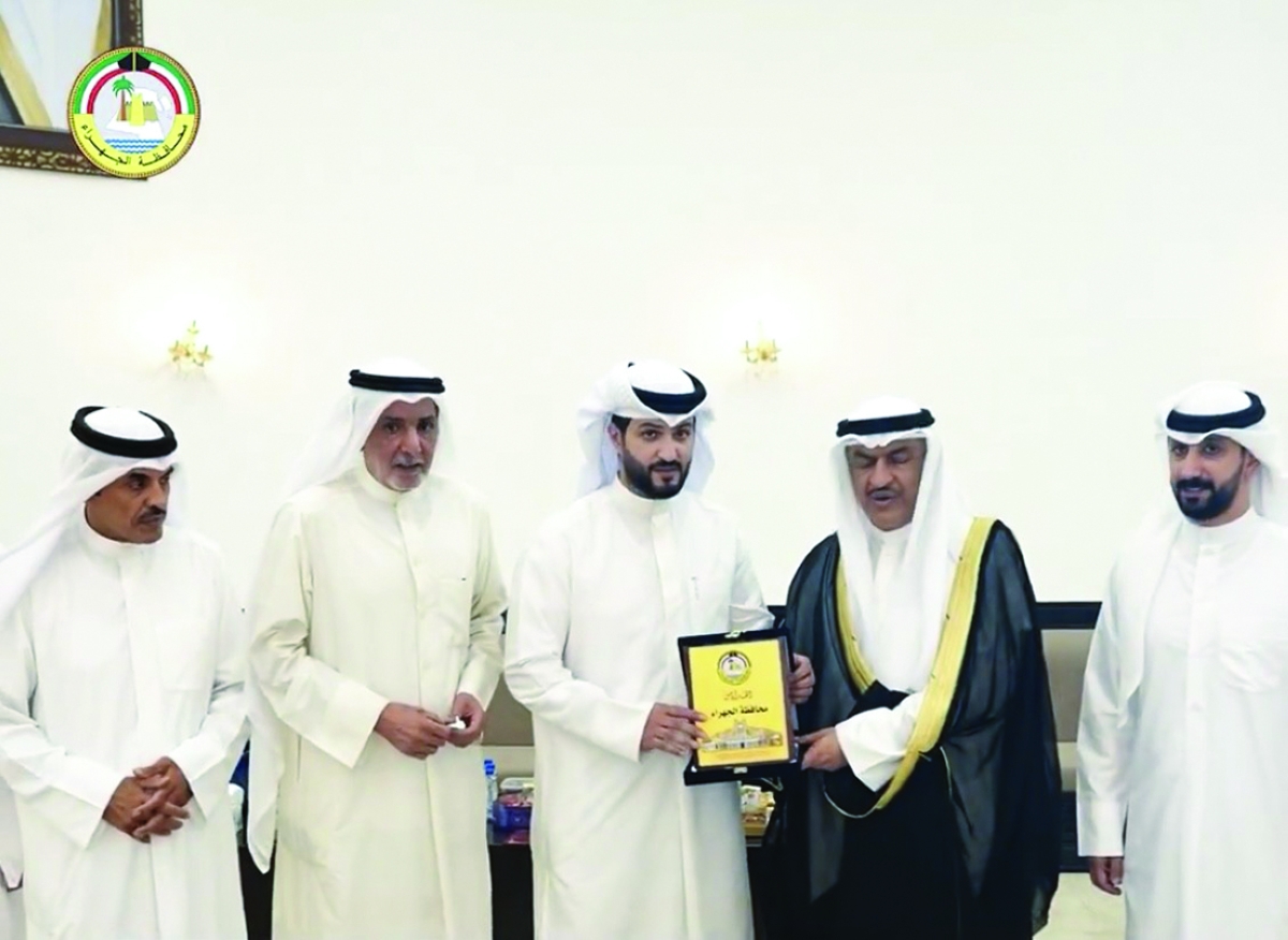 تكريم المحافظ من مجلس إدارة جمعية سعد العبدالله