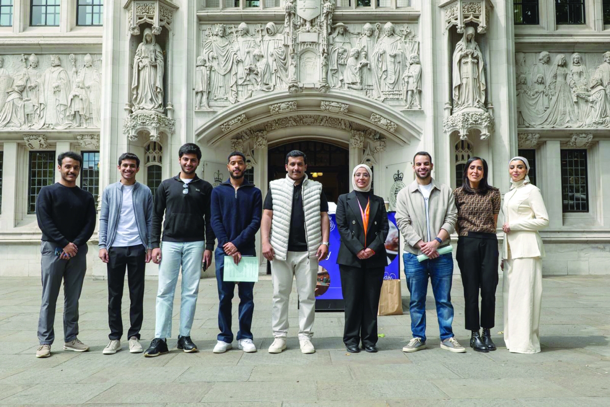 لقطة جماعية لعدد من المشاركين في البرنامج